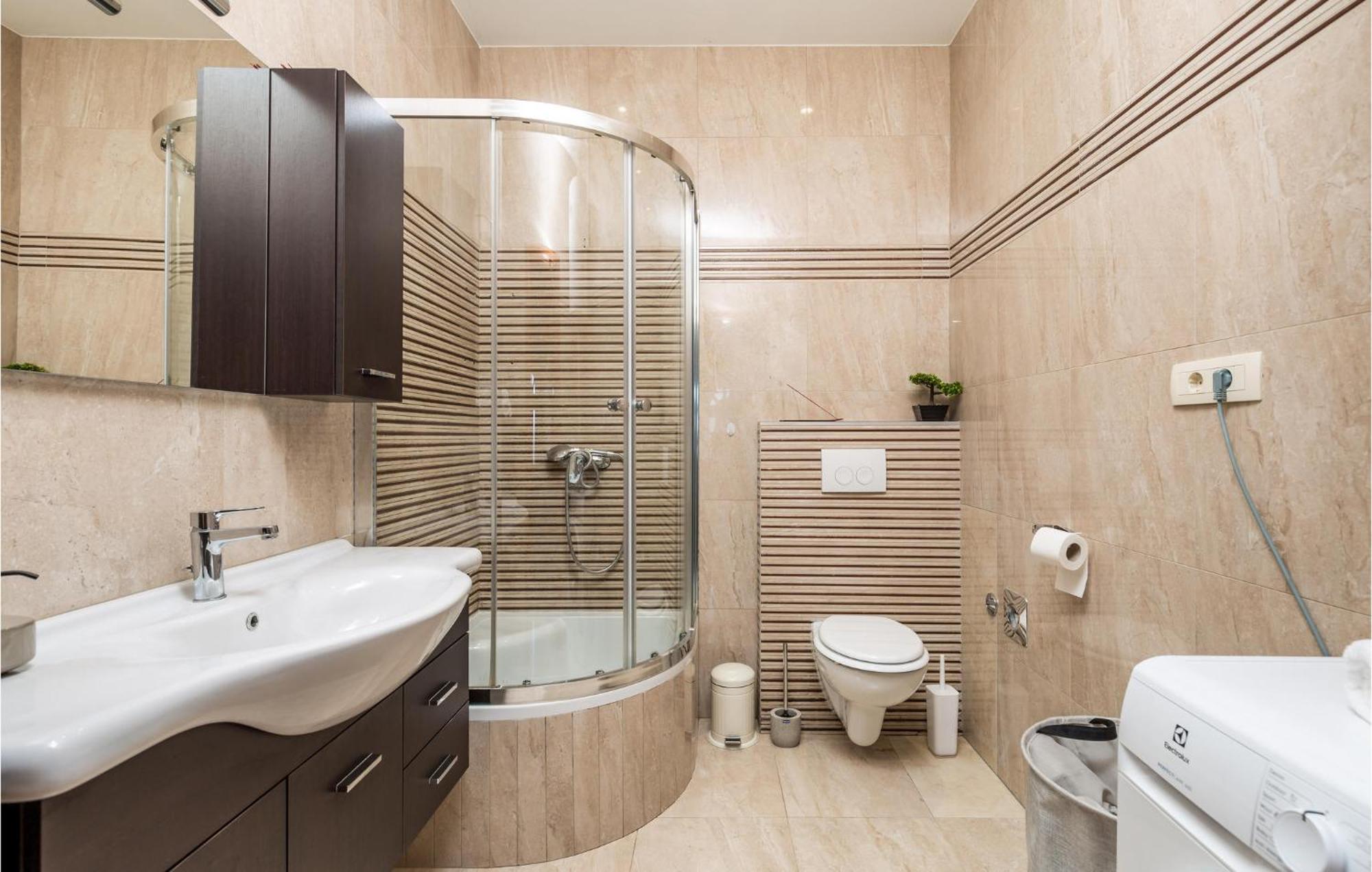 2 Bedroom Amazing Apartment In Rijeka Eksteriør billede