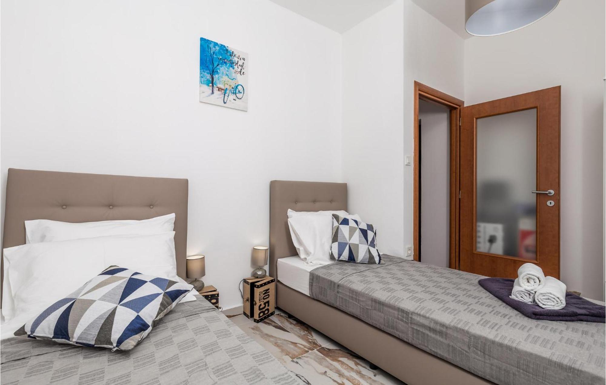 2 Bedroom Amazing Apartment In Rijeka Eksteriør billede