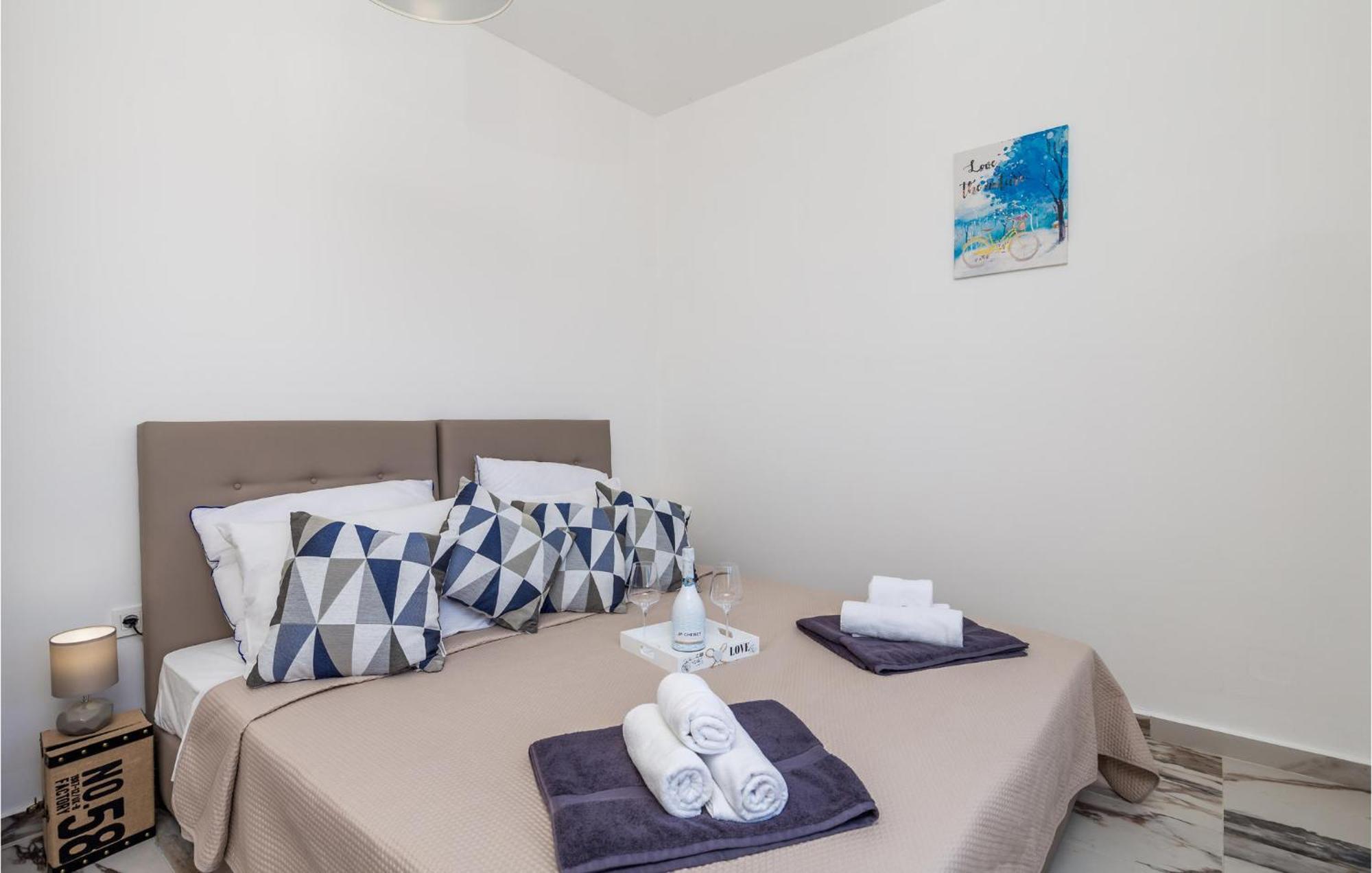 2 Bedroom Amazing Apartment In Rijeka Eksteriør billede